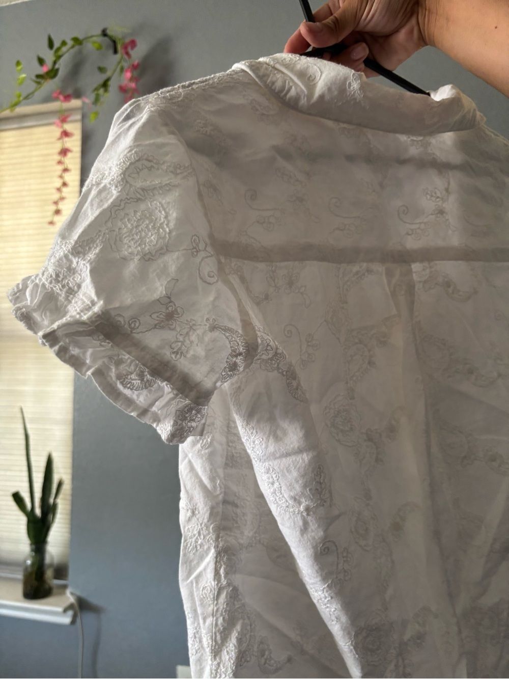 Plum Pretty Sugar White Embroidered Pajama Set Medium - Picture 10 of 10